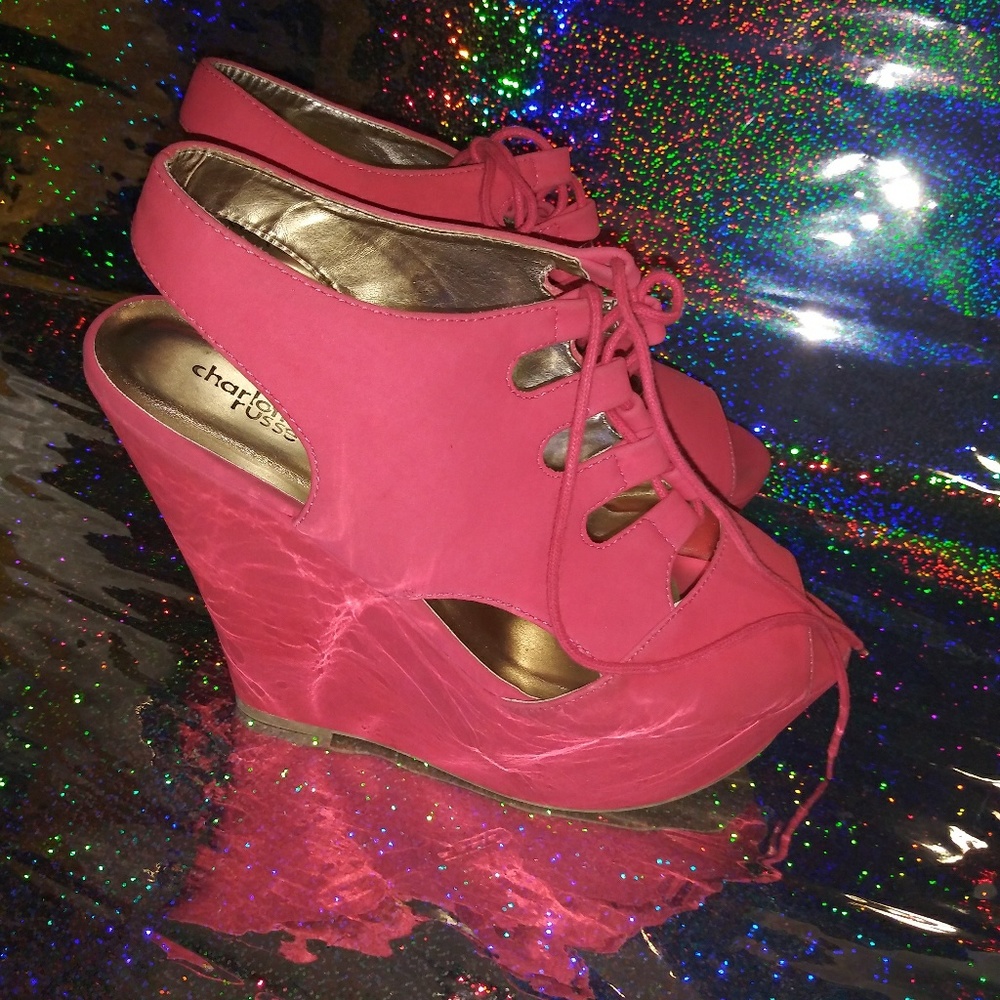 Size 10 charlotte russe peach suede wedge